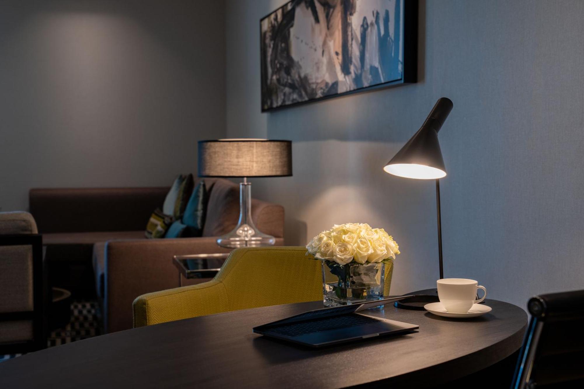 Fairmont Riyadh Riade Exterior foto A table lamp