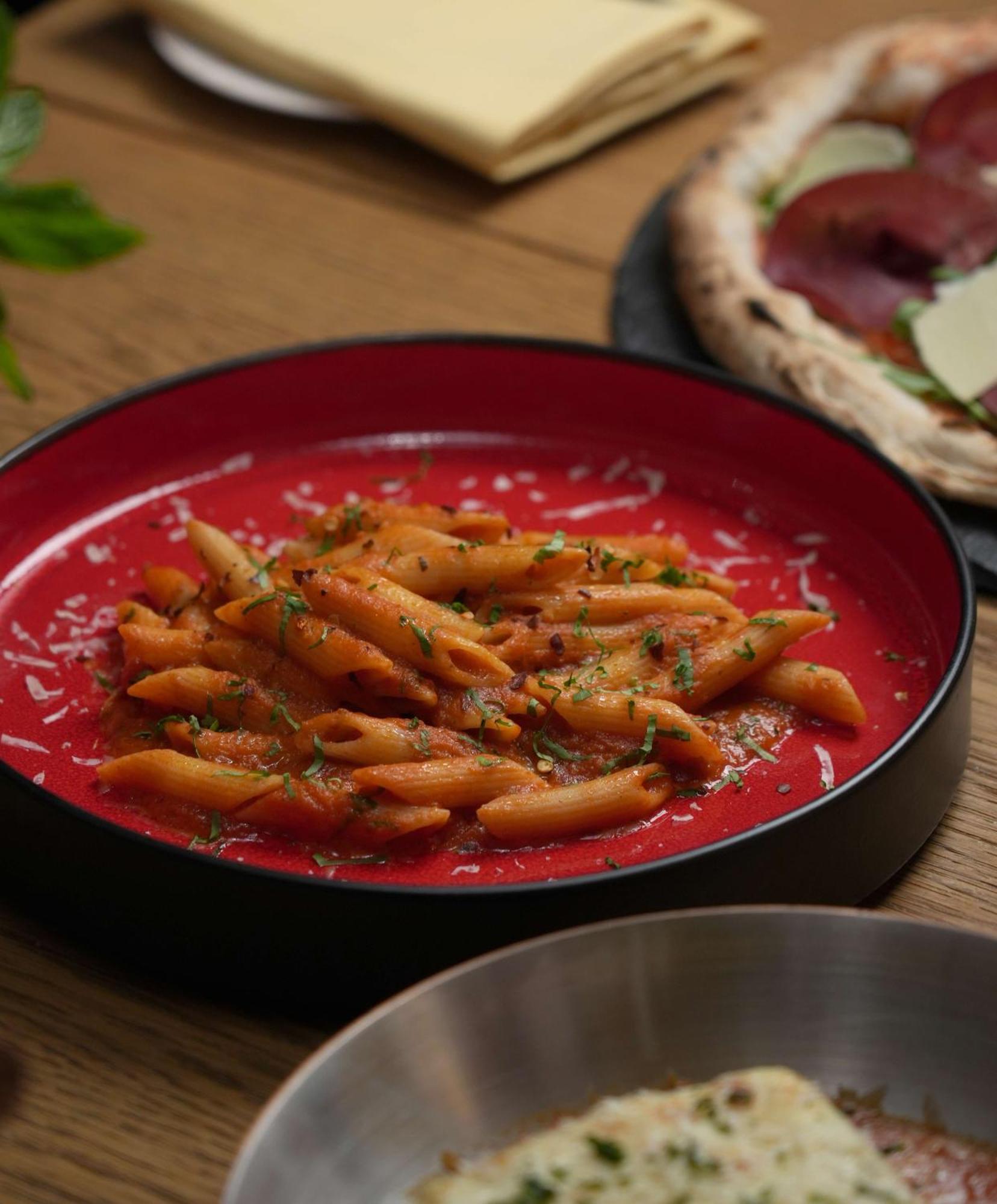 Fairmont Riyadh Riade Exterior foto Pasta with tomato sauce