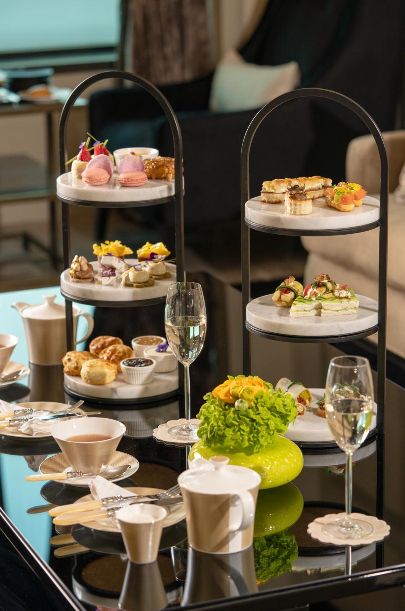 Fairmont Riyadh Riade Exterior foto Afternoon tea at the Mandarin Oriental, Munich
