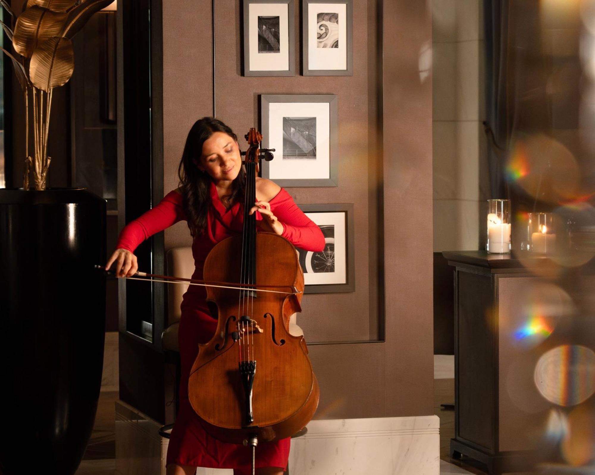 Fairmont Riyadh Riade Exterior foto Cellist and singer